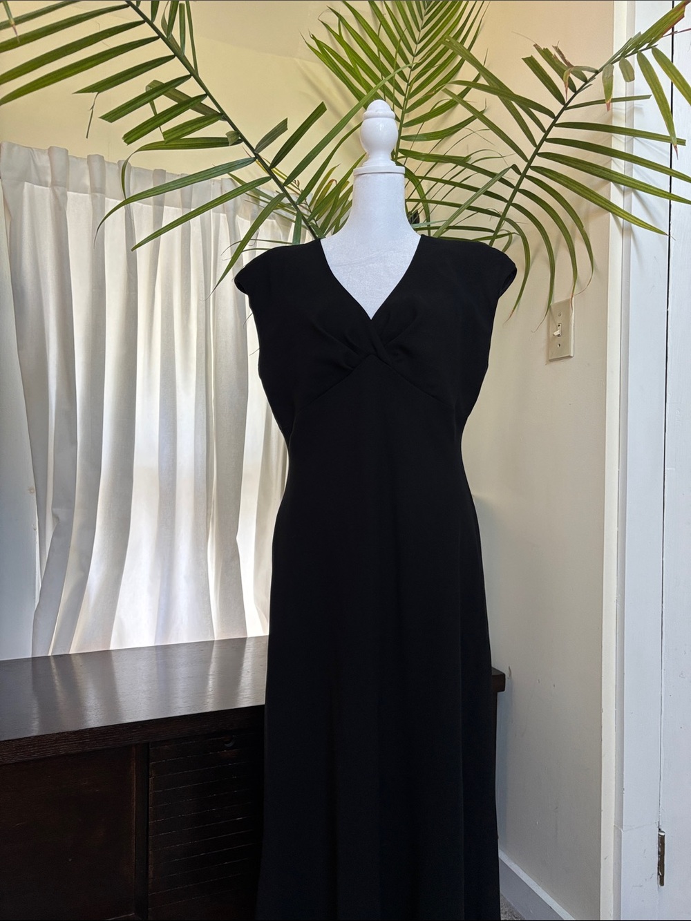 Jones Wear Black Twist-Front Cap Sleeve Maxi Dress